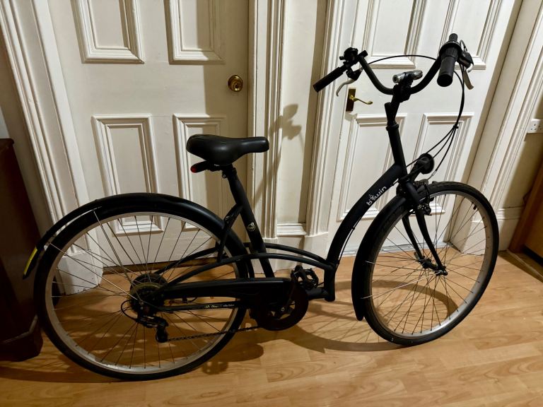 Traditional Dutch style adult bicycle