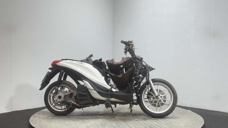 Piaggio Medley 2019 NON RUNNING PROJECT SCOOTER BREAKER PARTS BIKE 125CC