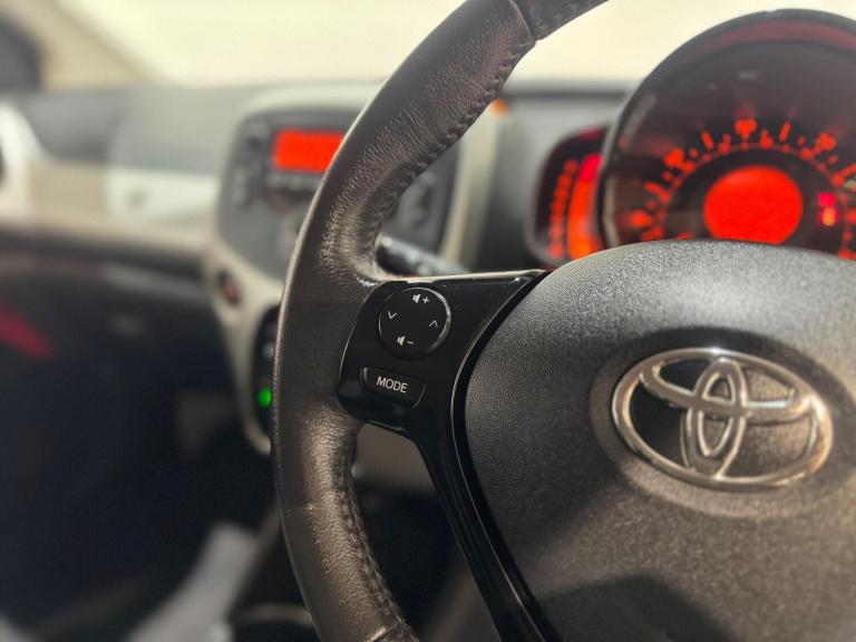 2015 Toyota AYGO 1.0 VVT-i x-play Euro 5 5dr Euro 5 HATCHBACK Petrol Manual