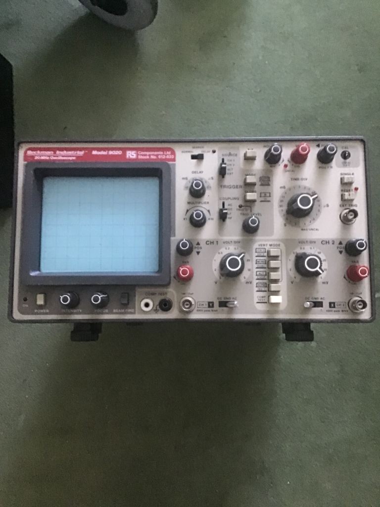 VINTAGE BECKMANN INDUSTRIAL 20MHz OSCILLOSCOPE MODEL 9020.