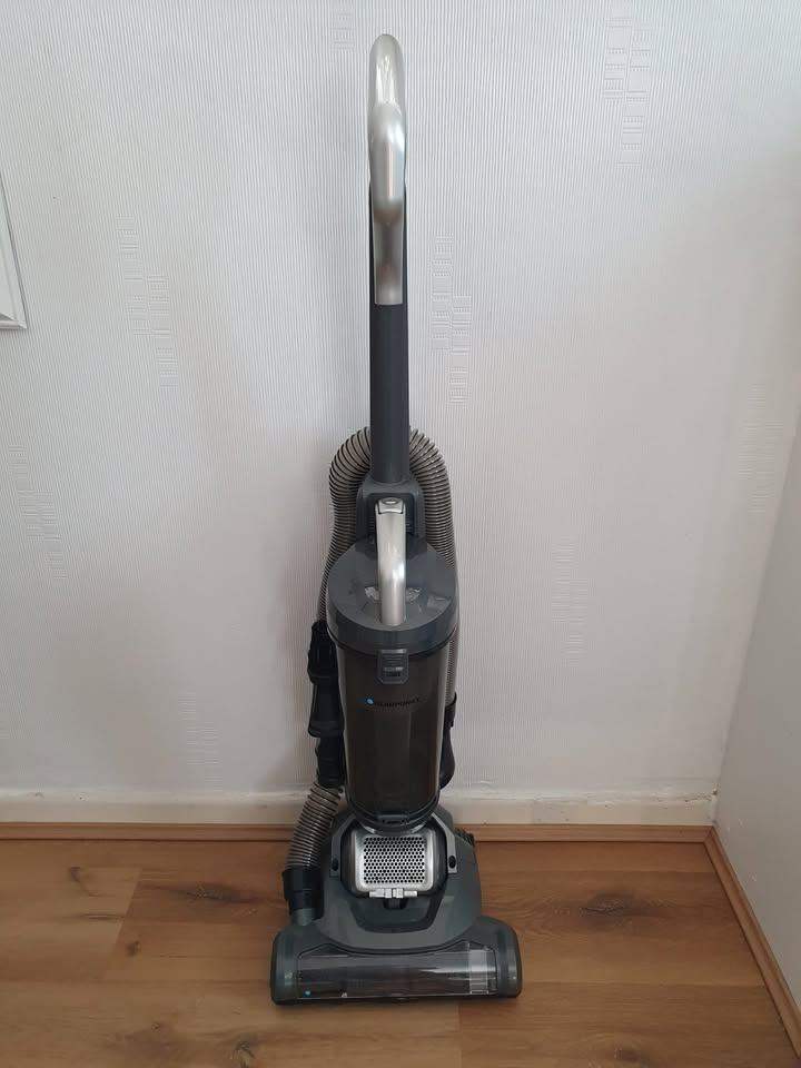 Blaupunkt Upright Bagless acuum Cleaner With Detachable Handle.RRP £79.00.