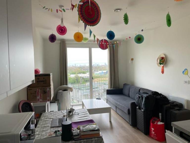 FOR SALE: Top-floor 1-bed Flat with Skyline Views