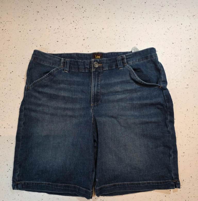 Women's Lee Classic Mid Rise Denim Shorts Size Medium
