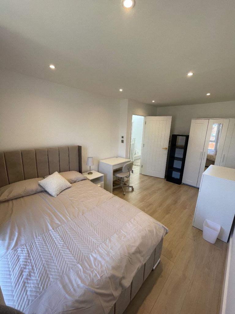 Large spacious double room 