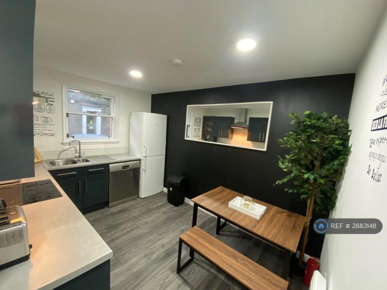3 bedroom flat in Spring Garden, Aberdeen, AB25 (3 bed) (#2883148)