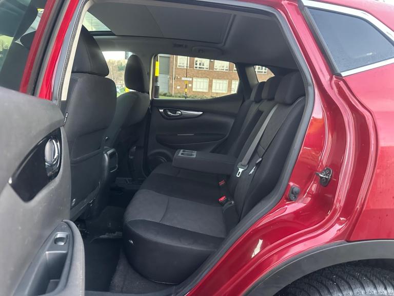 2015 Nissan Qashqai 1.2 DiG-T N-Tec+ 5dr HATCHBACK PETROL Manual