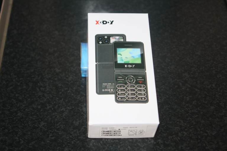 X-D-Y Flip Phone - Brand New, Gold