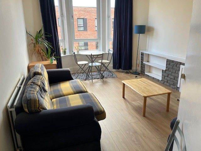 2 BED + LOUNGE FLAT TO RENT IN WHITE STEET (OFF BYRES ROAD) FROM 1 JUNE '26, SUIT 2 STUDENTS 