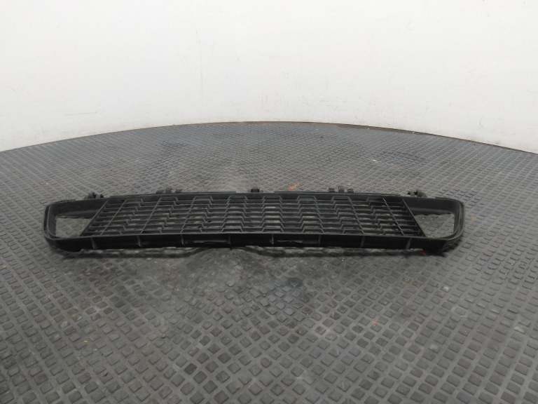 Bmw 1 Series Mk1 (E87) Front Bumper Centre Grille 2004-2013