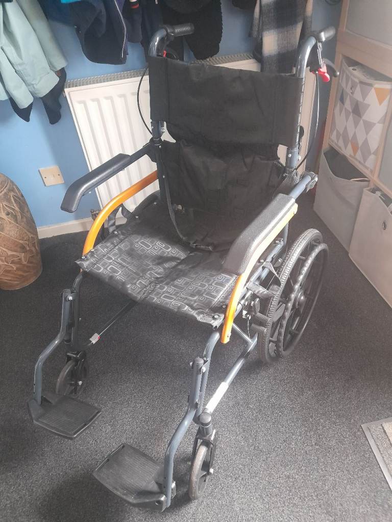 Foldable lightweight wheelchair 