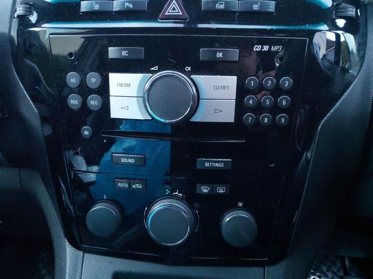 Zafira B CD 30 MP3