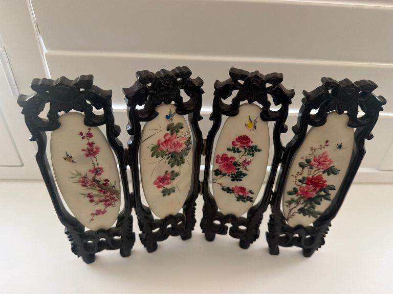 Decorative Oriental Screen with Floral Design – Good Condition