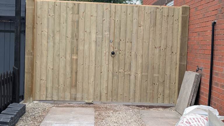 Double driveway gates