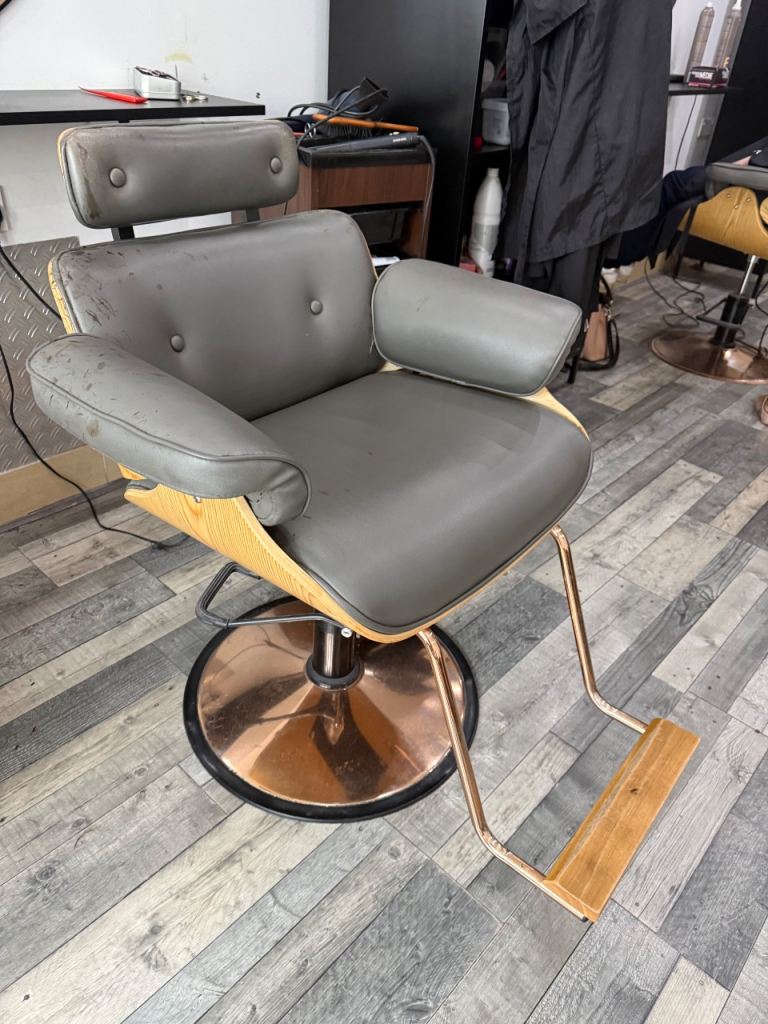 7 Grey Leather and Wood Swivel Chair with hydraulic lift– Good Condition