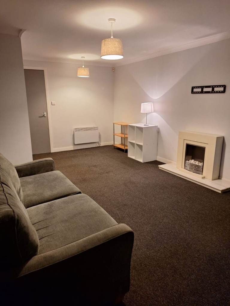 Spacious one bedroom flat for rent in Summerston