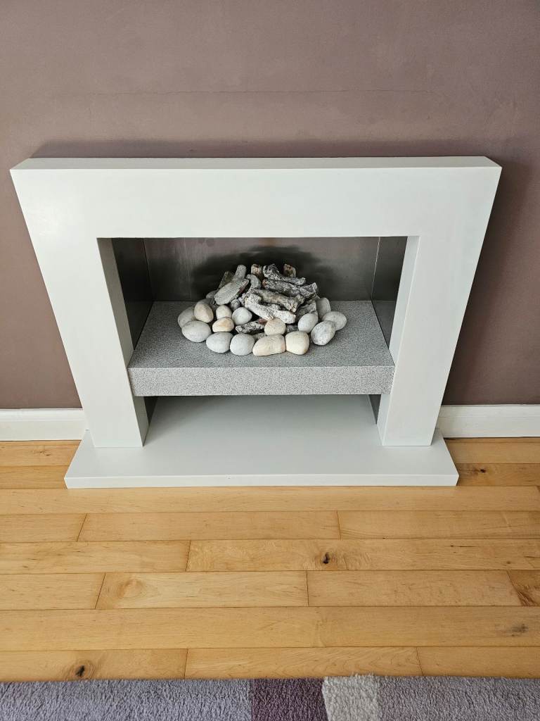 Gas Fireplace. Brillant Slab 