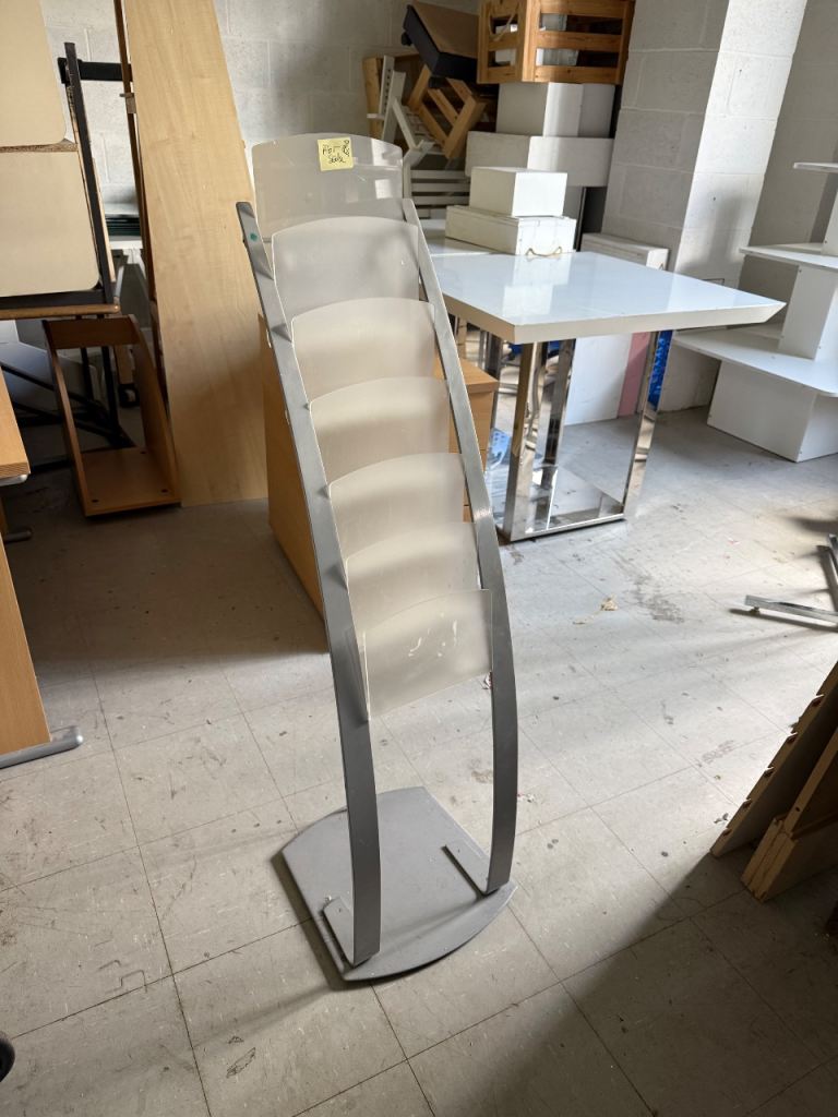 Leaflet stand