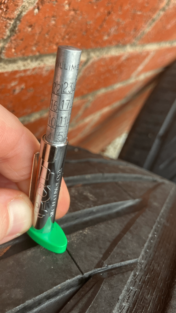 Pair of 275 40 20 XL Uniroyal Rainsport 5 4x4 XL Tyres Range Rover Sport