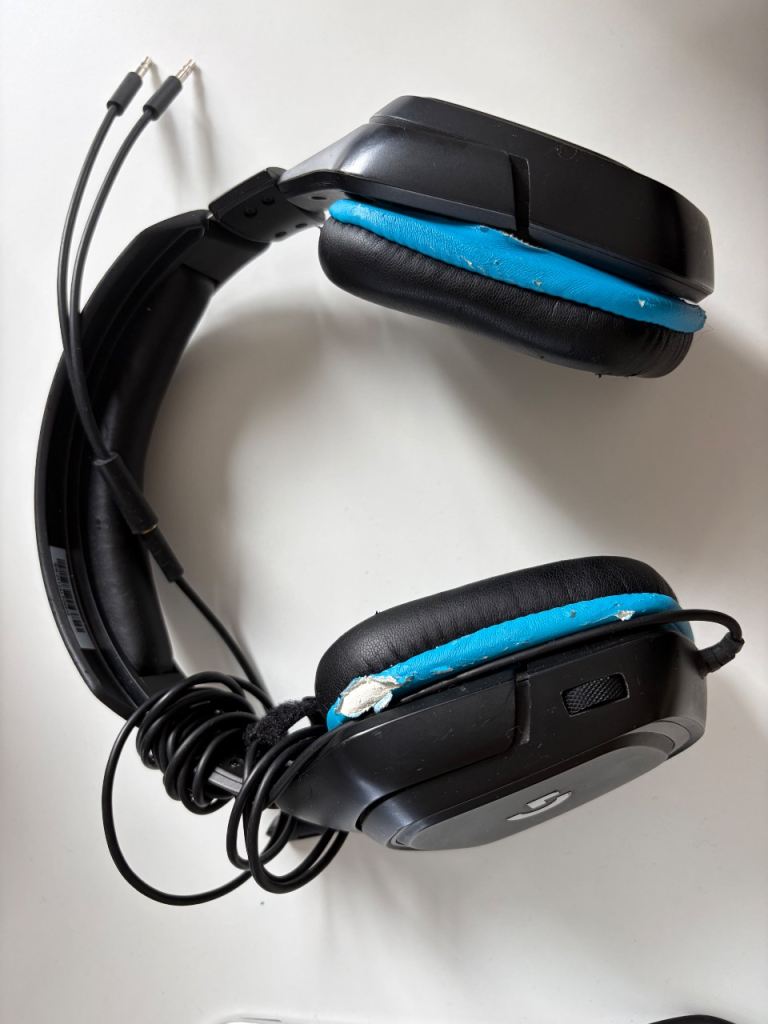 Logitech G432 Gaming Headset Wired with Mic - Fully Working, Light Wear - E14