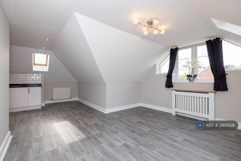 2 bedroom flat in Lavender Hill, Enfield, EN2 (2 bed) (#2901028)
