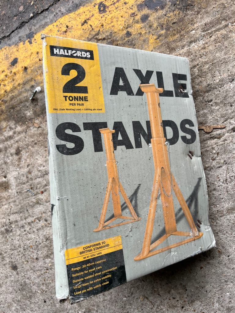 Halfords axel stands 