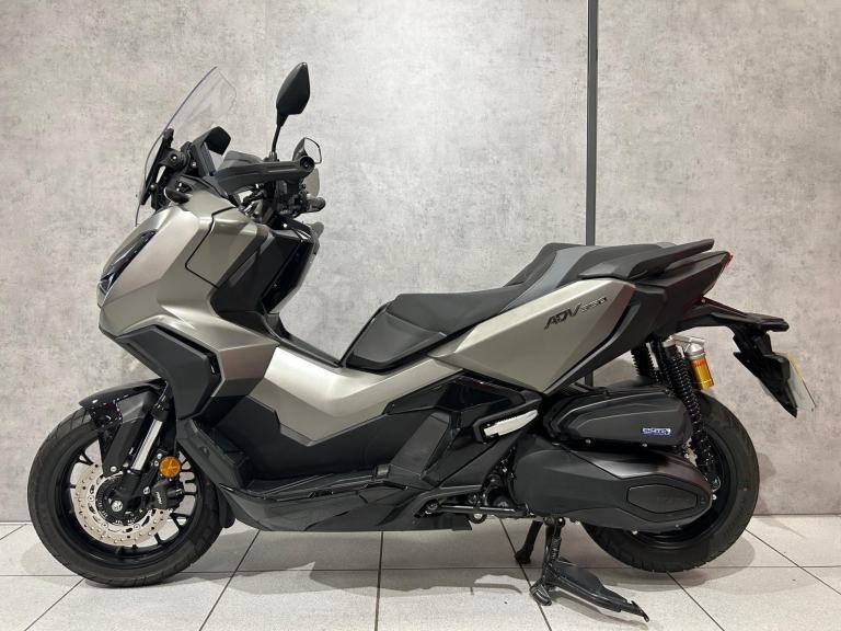 75/2025 Honda ADV350 - 2856 miles