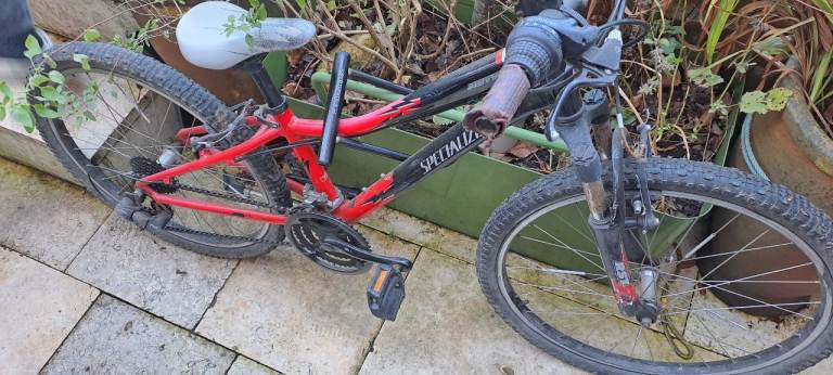 Specialized Hotrock bike 20" red 21 Shimano gears