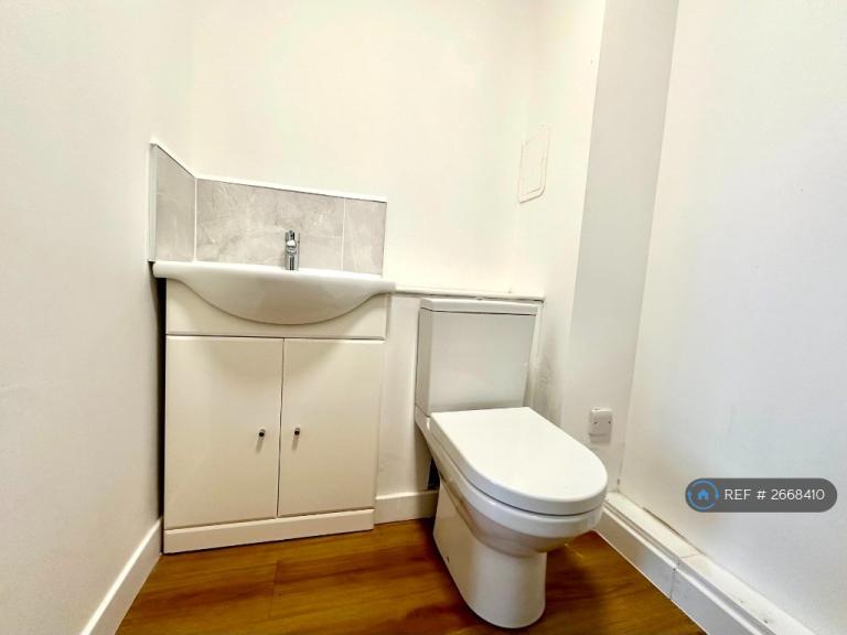 Studio flat in High Street, Dumbarton, G82 (#2668410)