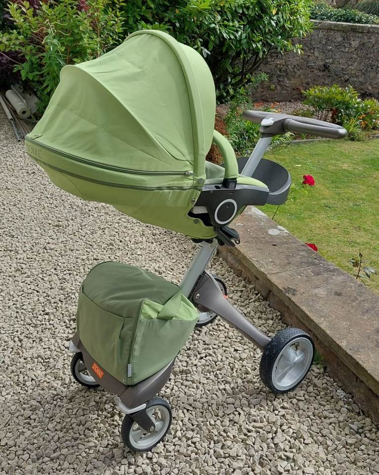 STOKKE V5 XPLORY stroller, complete with baby insert and changing bag.