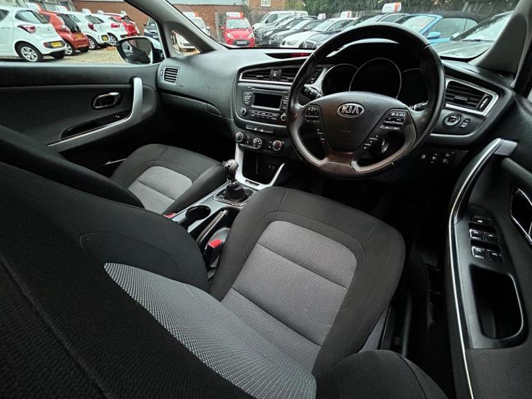 KIA CEED 1.6 CRDi 2 Euro 6 (s/s) 5dr 2015
