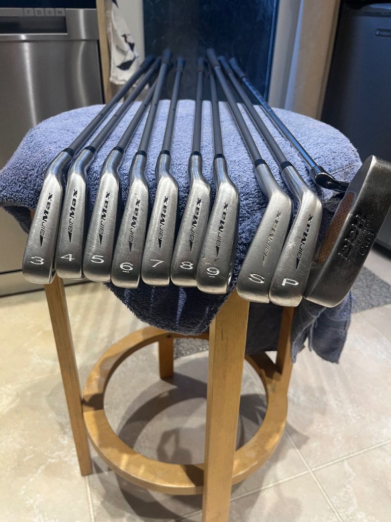 Nicklaus airMAX irons and 2 Wood golf clubs