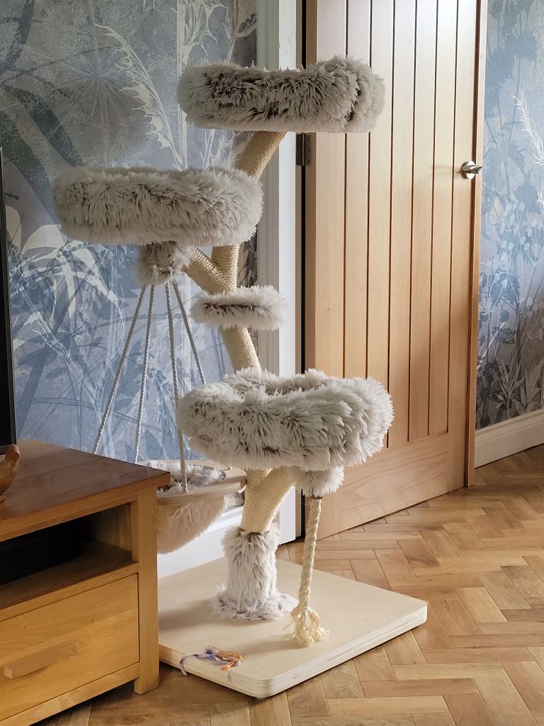 Cat tree