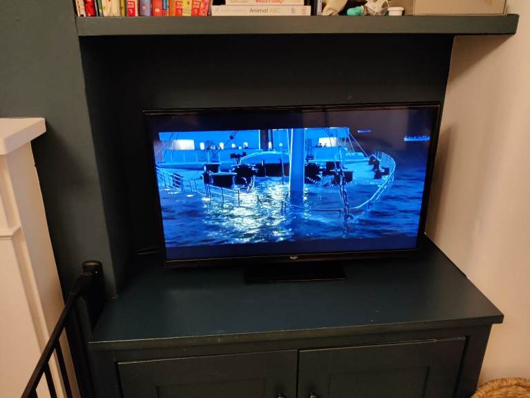 Bush 32” LED HD TV – With Remote – Fully Working – HDMI