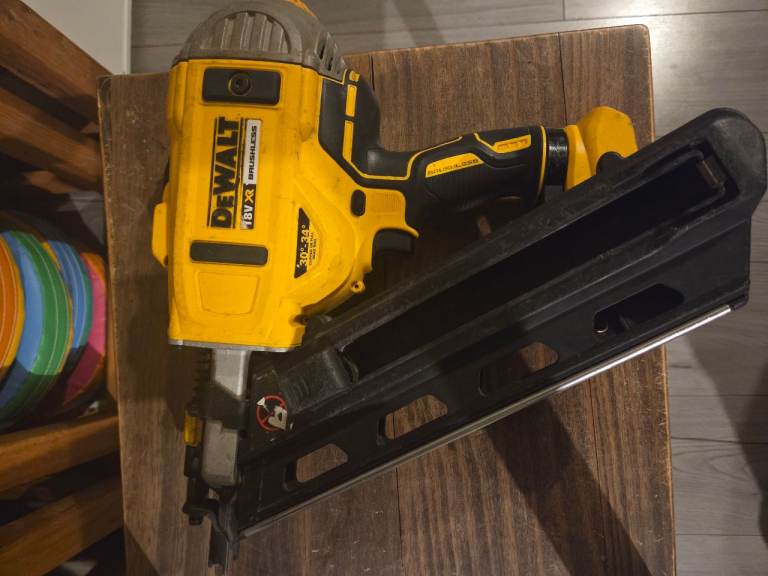 DeWalt 18V XR Nail Gun 1st fix– Good Condition