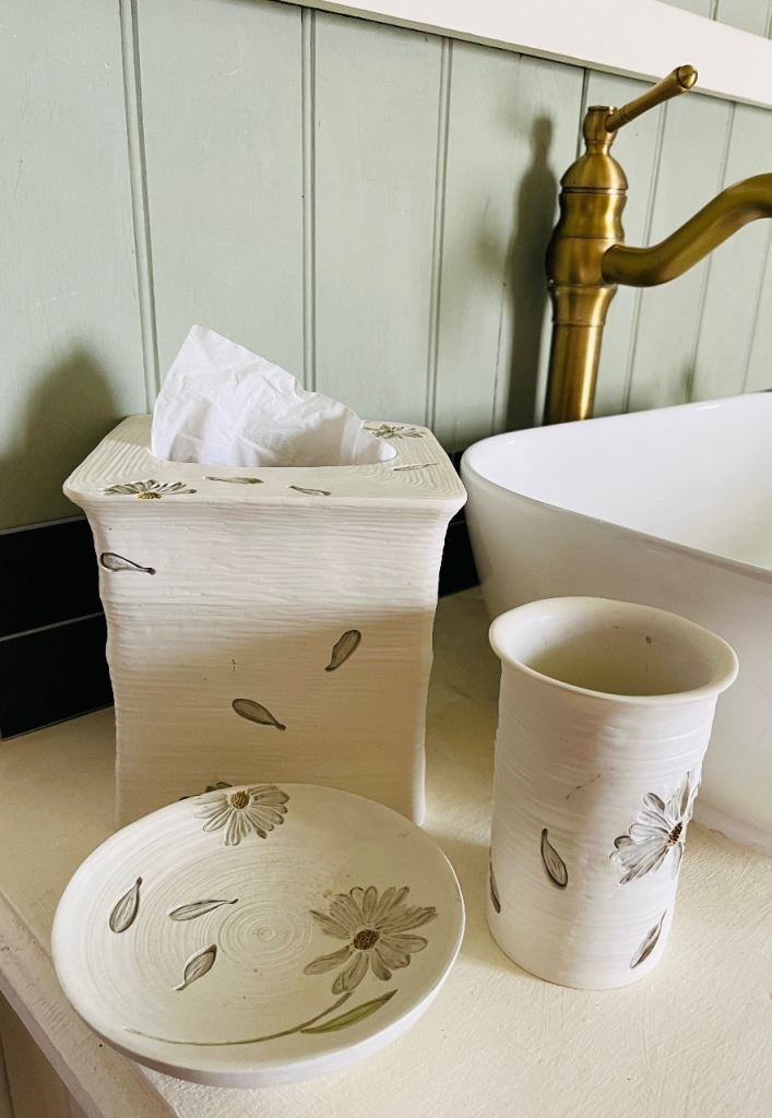 Neutral Ceramic Bathroom Set – Soap Dish, Tumbler & Tissue Box