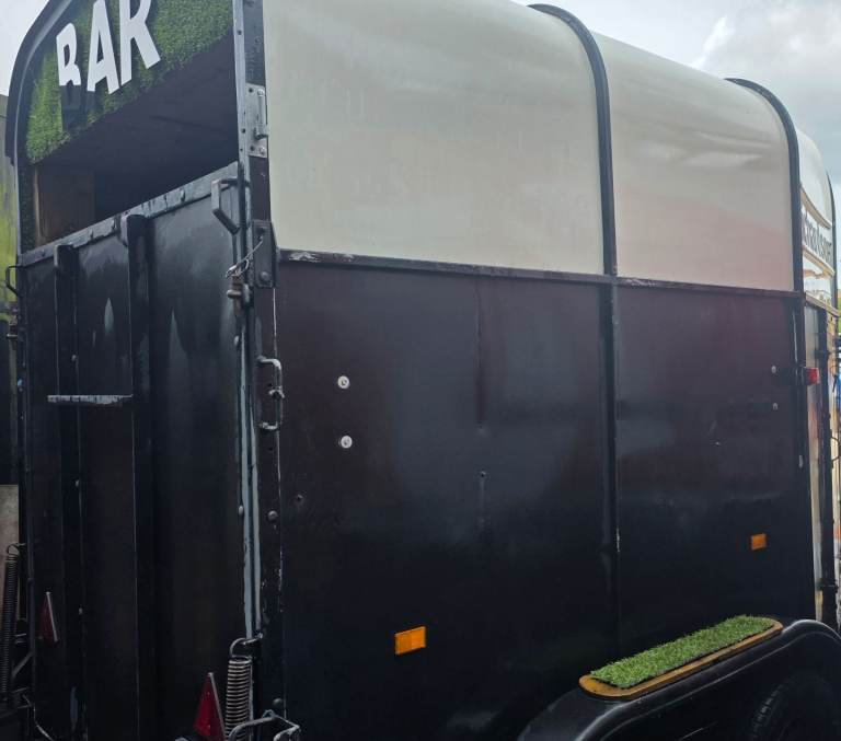 High-Spec Converted  Horse Box, Horse Trailer, Bar, Business, Luxury Garden Bar converted, ManCave.
