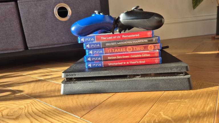 Sony PlayStation 4 Slim + 2 Controllers + 5 Games Bundle – £140