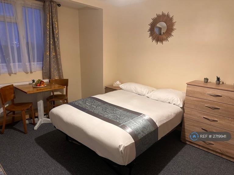 Studio flat in Hornsey Crouch End, London, N8 (#2719941)