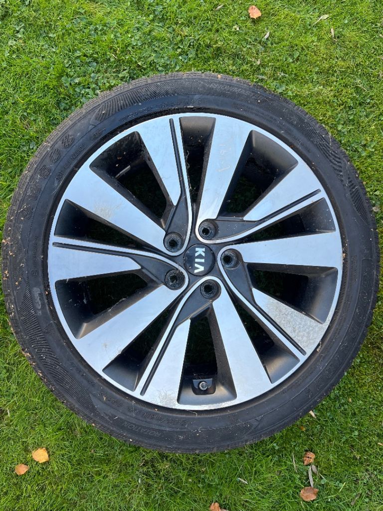 Kia Sportage wheel (fits all )
