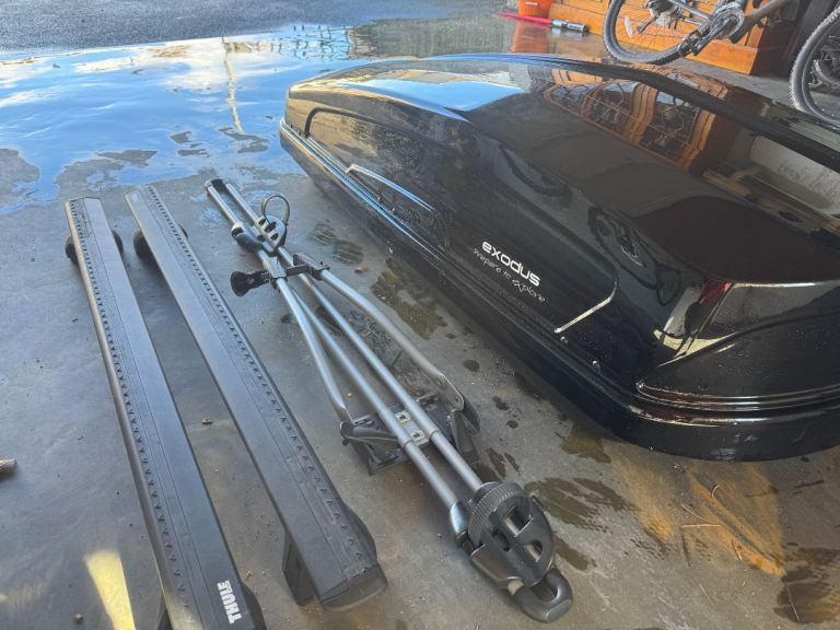Thule wing bars, Exodus roof box and bike carrier. 