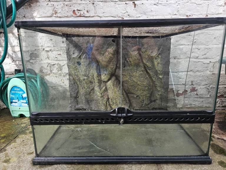 Exo Terra vivarium 60x45x45 with 3D background (Damaged)