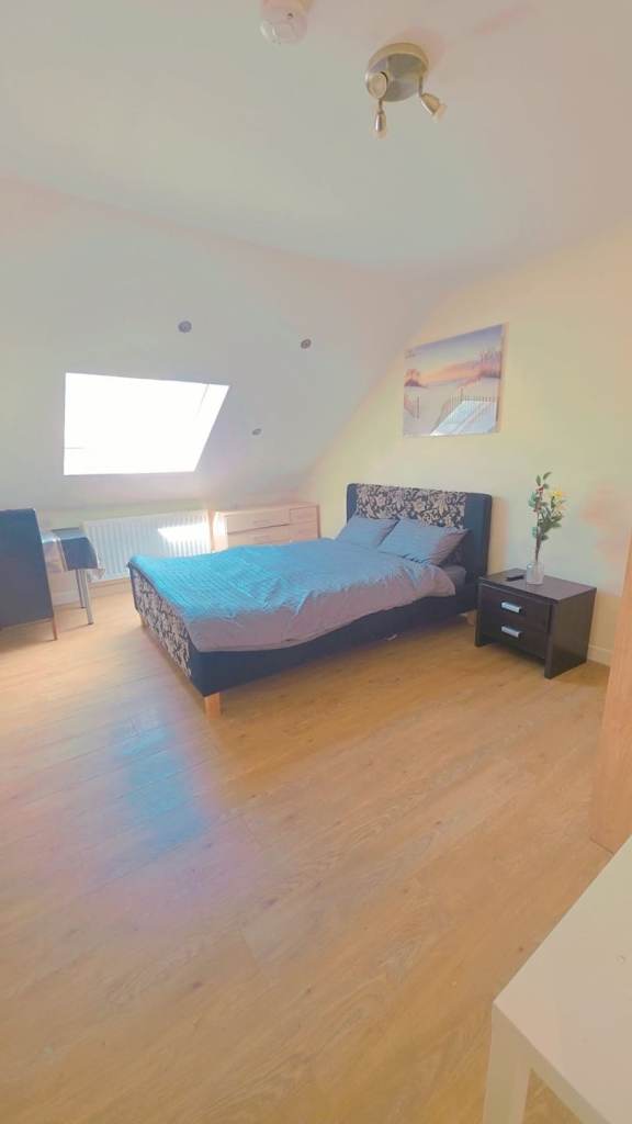 Large Double room 