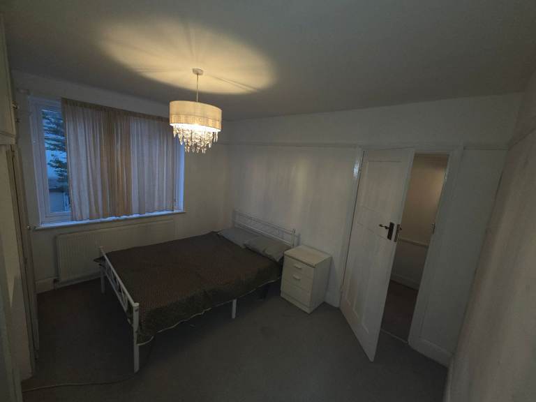 Two double bedroom's available in tranquil Seven Kings