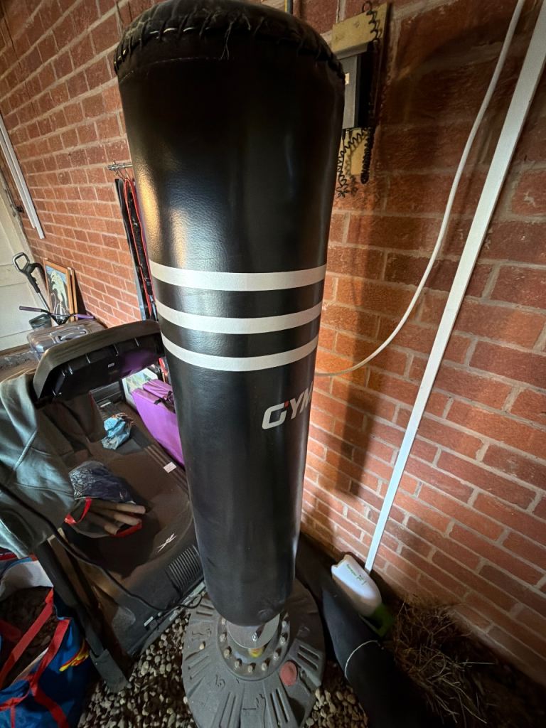Boxing bag solid base 