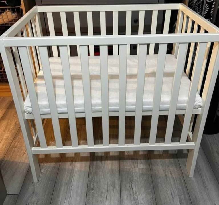 image for Mamas and Papas cot