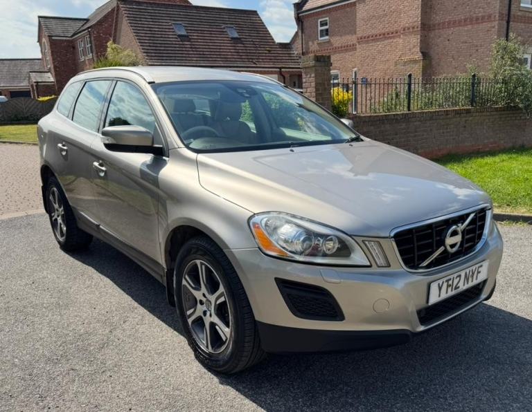 2012 VOLVO XC60 2.4 D5 SE LUX AUTO AWD 15 SERVICES! CAMBELT DONE! JUST SERVICED!