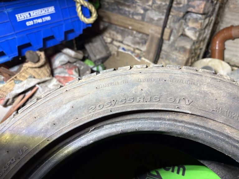 Car tyre 🛞 205/55/16r