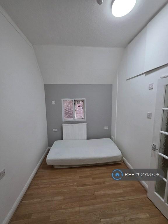 1 bedroom flat in Highgate Hill, London, N19 (1 bed) (#2713708)