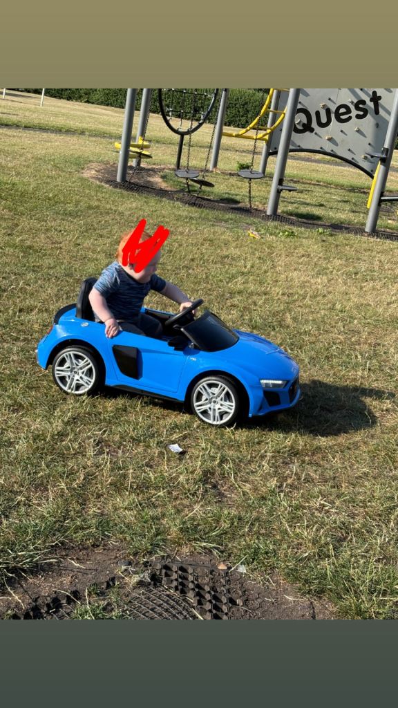 Kid electric car 