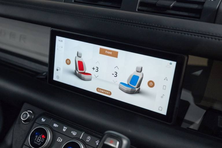 2021 Land Rover Defender 3.0 D300 MHEV X-Dynamic HSE SUV 5dr Diesel Auto 4WD Euro 6 (s/s) (300 ps...